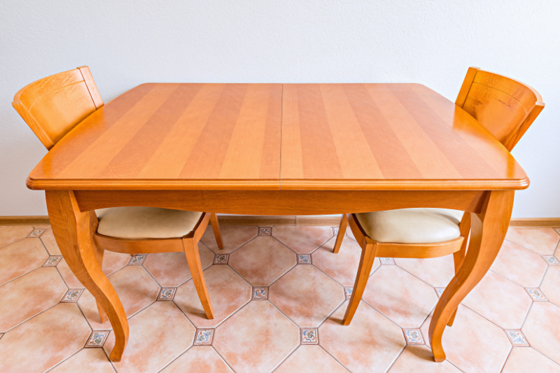 Zestaw stół z krzesłami