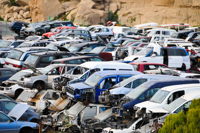 Skład samochodów złomowanych