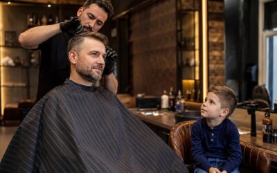 Tata i syn u barbera: jak wspólna wizyta buduje rodzinny rytuał